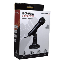 Imagen del micrófono con soporte para PC de la marca Netmak, presentado en su caja original.