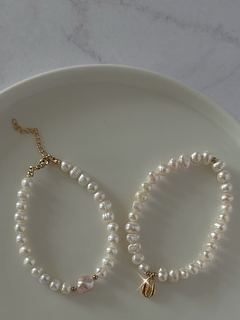 Pulsera de perlas con dije elección