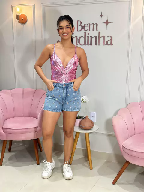 Short aplicação de pedraria