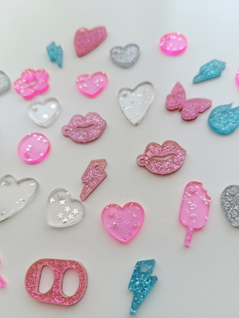 Dijes forma libre SIN grabado Acrilico Glitter