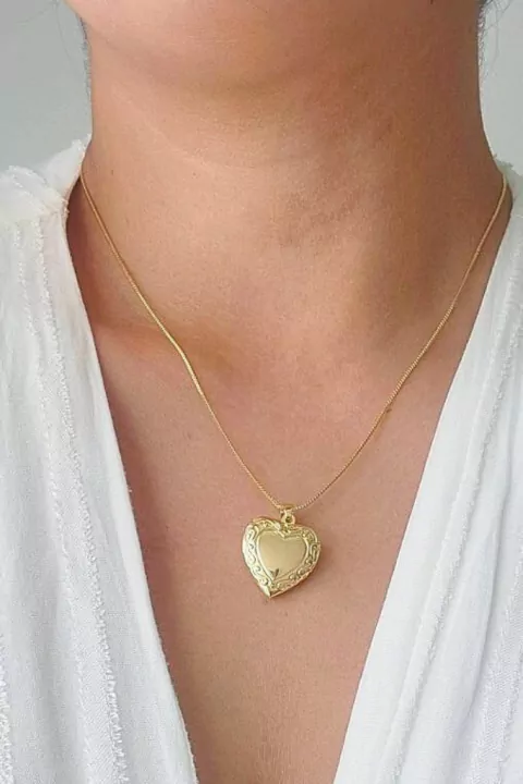 Colar Relicário Coração Arabesco - Dourado - Banho de Ouro 18K