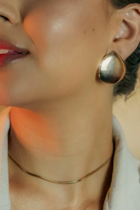 Brinco Gota Chapa Maximalista - Dourado - Banho de Ouro 18K