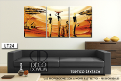 Tríptico decorativo LT24 con temática africana, compuesto por tres paneles que representan figuras estilizadas en un paisaje cálido y colorido.