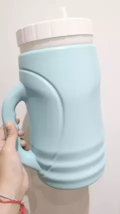 TERMO TERERÉ 2.5 LTS CON ASA Y PICO