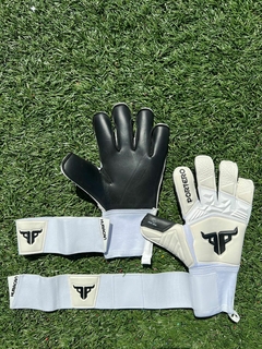 Luva de Goleiro Profissional Portero Huracan WhiteBlack Gecko - comprar online