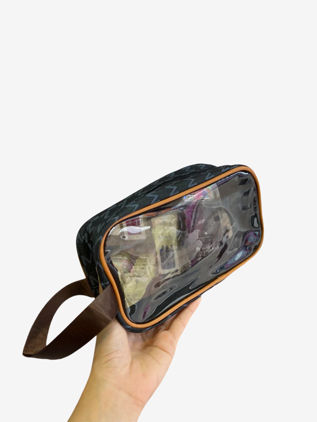 NECESSAIRE