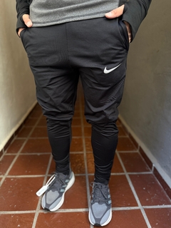 JOGGING NIKE LYCRA TERMICO en internet