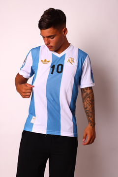 CAMISETA ARGENTINA EDICION ESPECIAL 50 AÑOS (MESSI) - comprar online