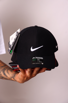 GORRA NIKE BRILLOSA en internet