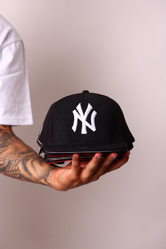GORRA PLANA CERRADA NY en internet
