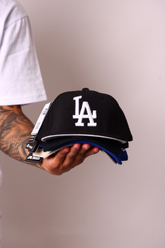 GORRA PLANA CERRADA LA - comprar online