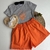 Conjunto Blusa cinza com coração e Shorts laranja