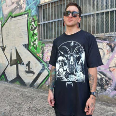 REMERA VENTANA COSMICA - comprar online