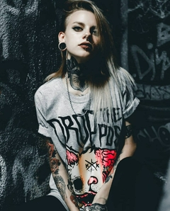 REMERA DROP THE POSE en internet