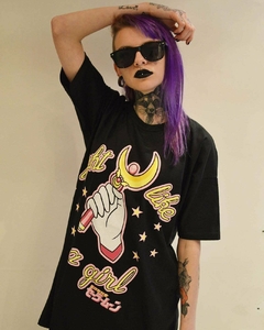 REMERA FIGHT LIKE A GIRL (SAILOR MOON) - comprar online