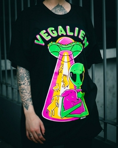 REMERA VEGALIEN (WE ARE FRIENDS) en internet