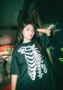 REMERA BONES