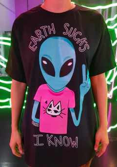 REMERA EARTH SUCKS - comprar online