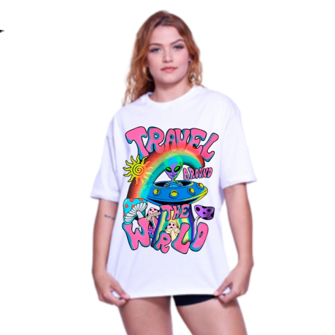 Camiseta Feminina Oversized Estampada Branca - Travel