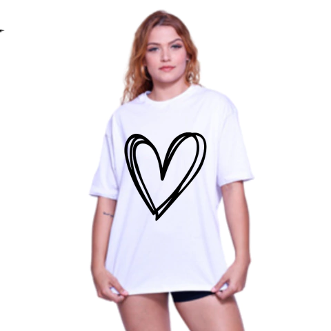 Camiseta Feminina Oversized Estampada Branca Coração