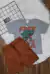 conjunto CINZA / CARAMELO infantil menino verão dinossauro Calção + camiseta TAMANHO 10