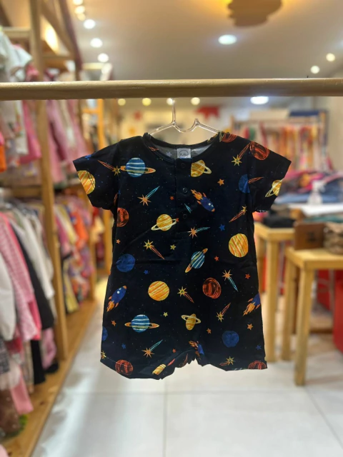 Macacao Curto M Malha Planetas - Preto - comprar online