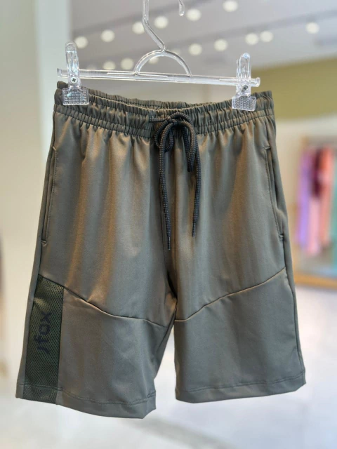 BERMUDA EM MALHA UV DRY COM DETALHE EM TELA FASHION VERDE ESCURO - comprar online