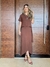 Conjunto feminino, duas peças, blusa e saia midi, em moletinho, com mangas curtas, detalhe transpassado, fivela, zíper, liso, monocromático, uma cor só, confortável, leve, para trabalhar, com tênis, comportado, evangélico. Cor marrom. Tamanho P, M e G, 36