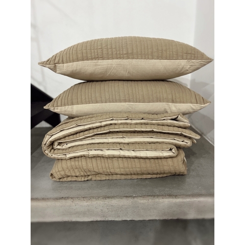 SET 4 ESTACIONES QUEEN (ACOLCHADO + 2 FUNDAS DE ALMOHADON) - TOSTADO