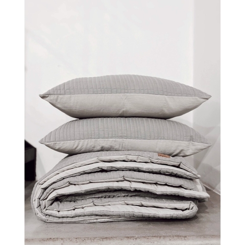 SET 4 ESTACIONES QUEEN (ACOLCHADO + 2 FUNDAS DE ALMOHADON) - GRIS