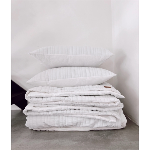 SET 4 ESTACIONES QUEEN (ACOLCHADO + 2 FUNDAS DE ALMOHADON) - OFF WHITE