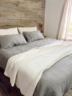 SET 4 ESTACIONES SUPER KING (ACOLCHADO + 2 FUNDAS DE ALMOHADON) - GRIS - comprar online