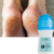 Imagem de um produto de óleo para ressecamento dos pés, com os calcanhares secos ao fundo.