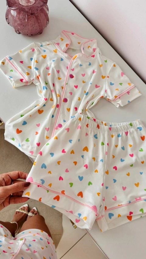 PIJAMA AMERICANO INFANTIL CORAÇÕES COLORIDOS - comprar online