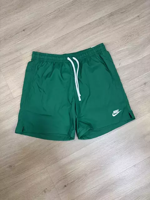 BERMUDA NIKE ESSENTIALS (verde)