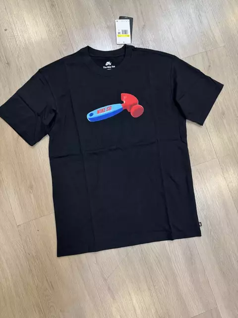 CAMISETA NIKE SB (preta)