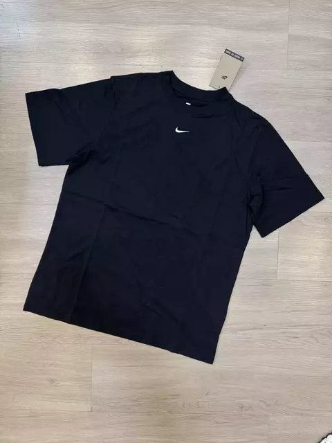 CAMISETA NIKE ESSENTIALS (drake)