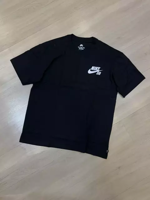 CAMISETA NIKE SB (preta)