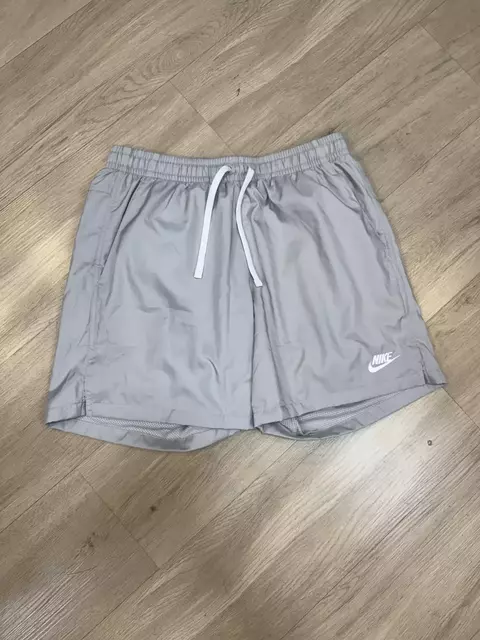 BERMUDA NIKE ESSENTIALS (cinza)