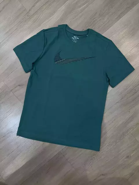 CAMISETA NIKE SWOOSH (verde água)