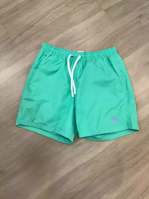 BERMUDA NIKE ESSENTIALS (verde água)
