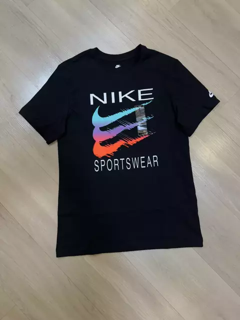 CAMISETA NIKE TRIPLE SWOOSH