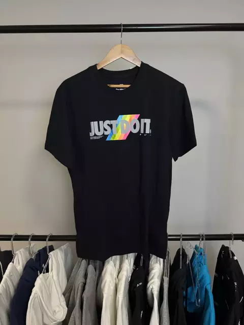 CAMISETA NIKE COLOR