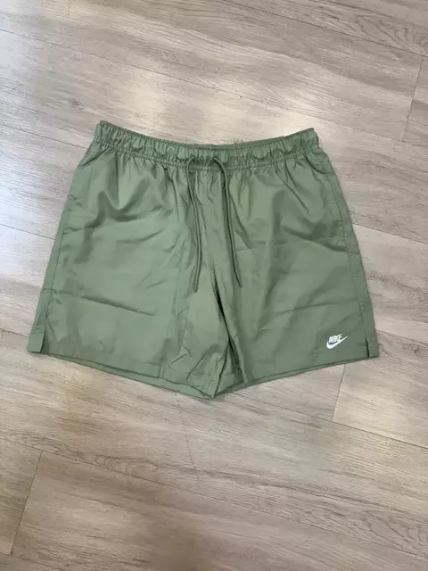 BERMUDA NIKE ESSENTIALS (verde)