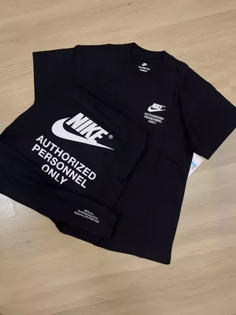 CAMISETA NIKE AUTHORIZED (preta)