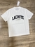 CAMISETA LACOSTE LETREIRO (branca)