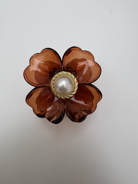 Piranha Flor M Caramelo C/ Pérola - comprar online