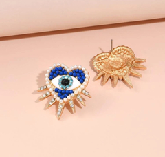 Pendientes de botón en forma de corazón en internet