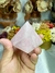 Pirâmide Natural Lapidada e Polida de Cristal de Quartzo Rosa - loja online