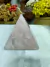 Pirâmide Natural Lapidada e Polida de Cristal de Quartzo Rosa